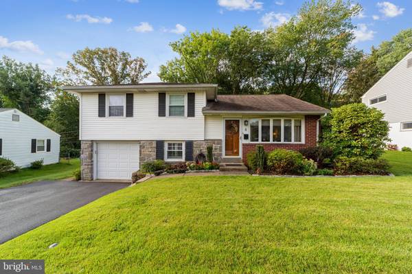 8 CHESHIRE CIR, Broomall, PA 19008