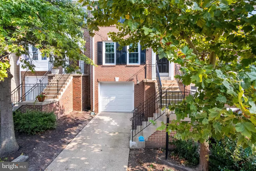 7439 HEATHERFIELD LN, Alexandria, VA 22315