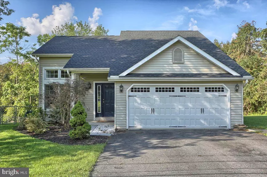12 S LOCUST LN, Mechanicsburg, PA 17050