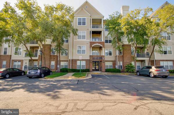 3021 NICOSH CIR #1202, Falls Church, VA 22042