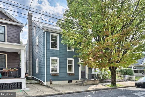 368 E MAIN ST, Lititz, PA 17543