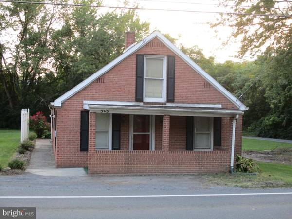 305 W MAIN ST, Hedgesville, WV 25427