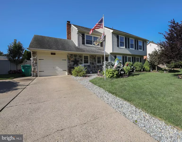 594 FERNWOOD LN, Fairless Hills, PA 19030