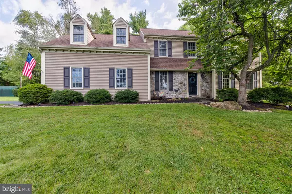 818 CAMP CIR, Phoenixville, PA 19460