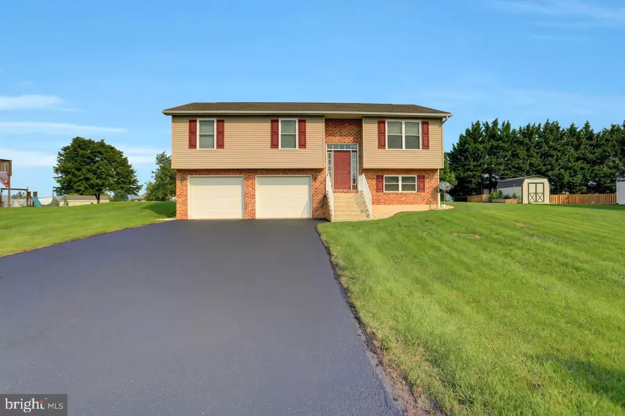 1147 ASHTON DR, Shippensburg, PA 17257