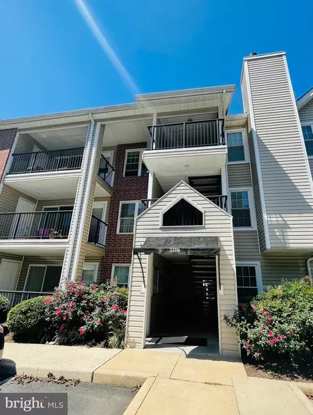 3310 WYNDHAM CIR #212, Alexandria, VA 22302