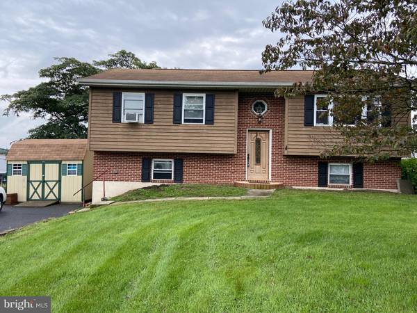 1598 LIGHTFOOT DR, Auburn, PA 17922