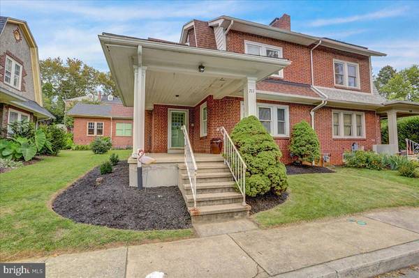 711 HOLLAND SQ, Reading, PA 19611