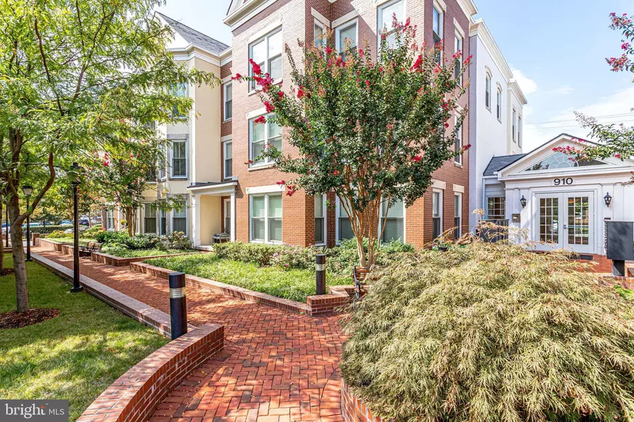 910 POWHATAN ST #205S, Alexandria, VA 22314