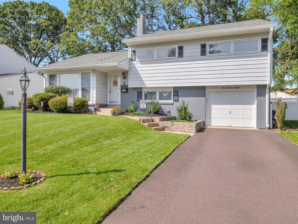 108 HEDGEROW DR, Yardley, PA 19067