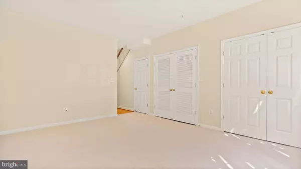 Fairfax, VA 22030,4153 TIMBER LOG WAY