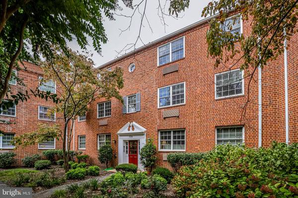 1726 W ABINGDON DR #201, Alexandria, VA 22314