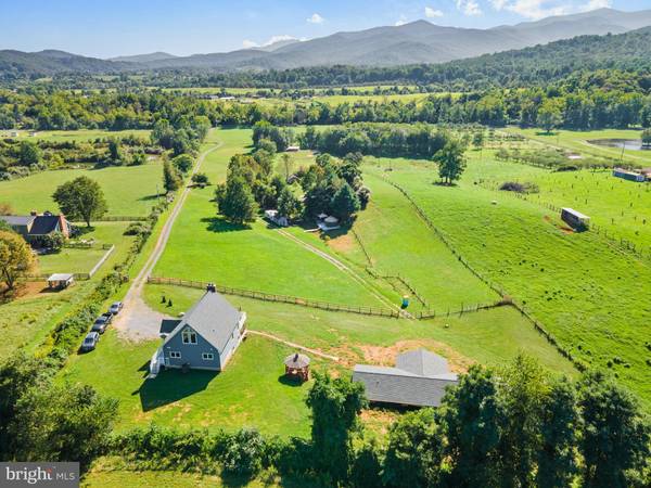 32 OLD HOLLOW RD, Sperryville, VA 22740