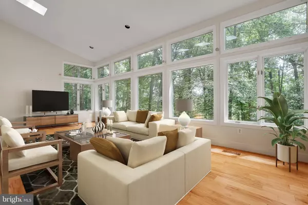 Vienna, VA 22182,1536 WINDSTONE DR