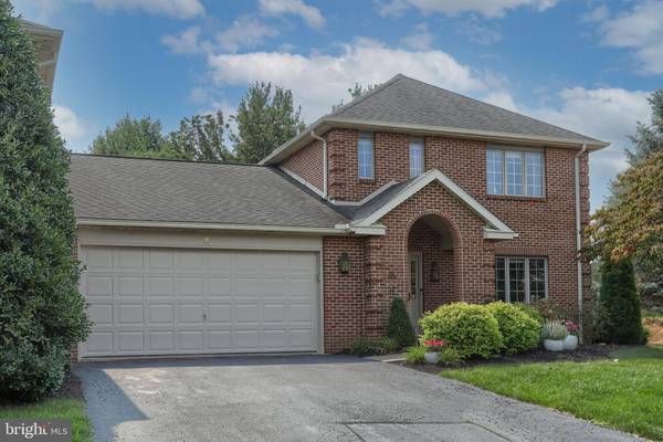 8 GOLDEN CT, Hershey, PA 17033