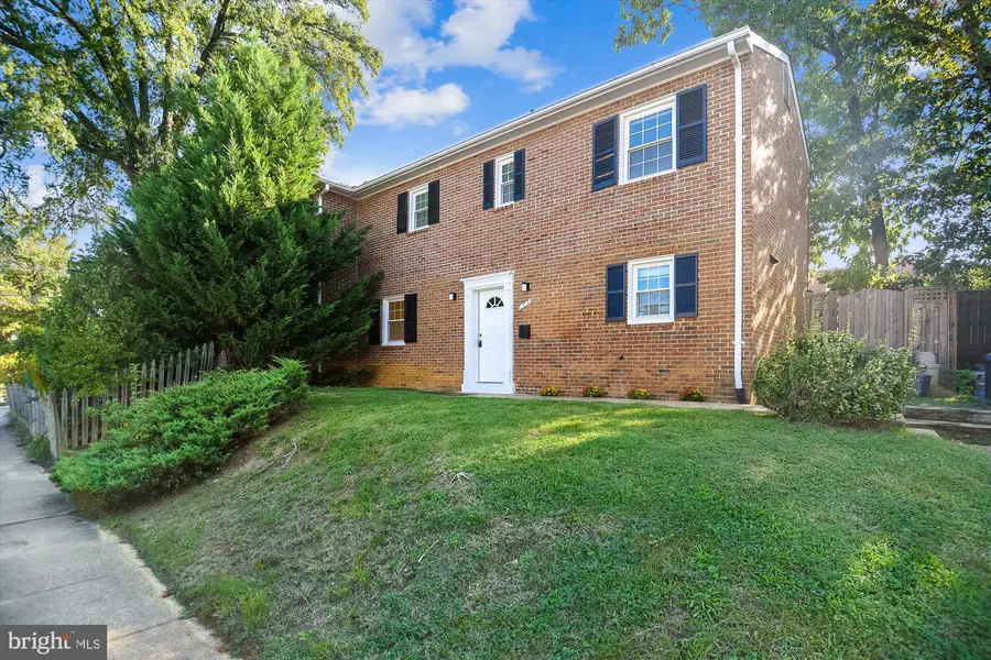 205 S WAYNE ST, Arlington, VA 22204