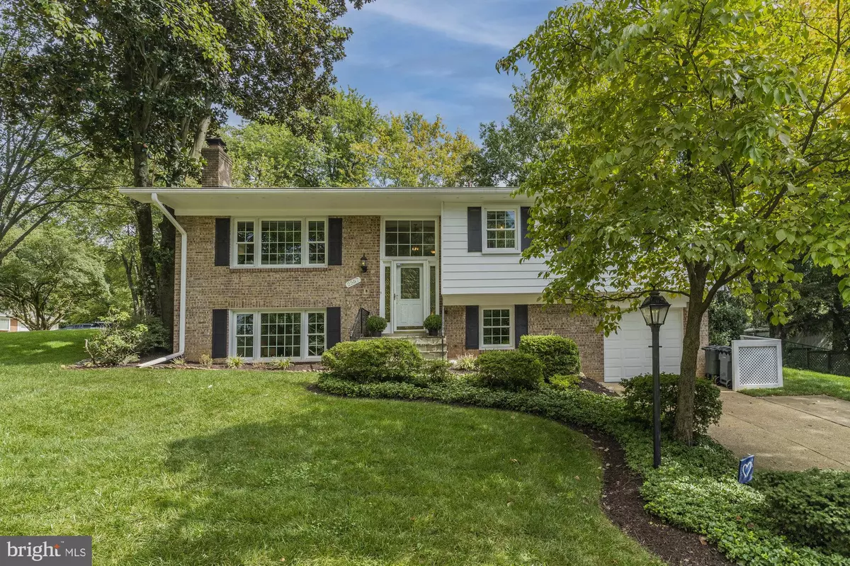 Vienna, VA 22181,2557 OAK VALLEY DR