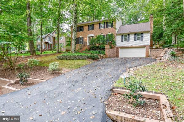 6912 HEATHSTONE CT, Fairfax Station, VA 22039