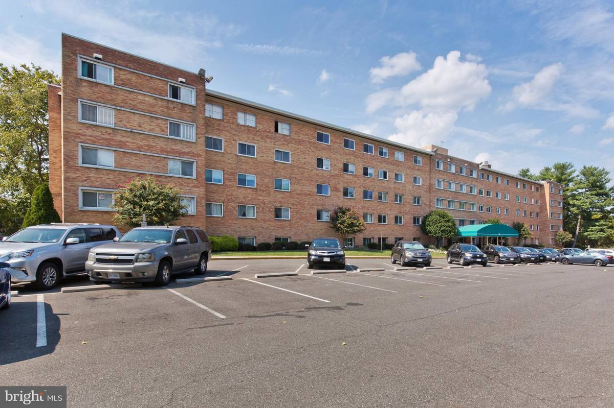 Arlington, VA 22204,5101 8TH RD S #203