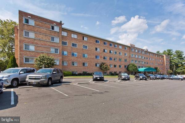 5101 8TH RD S #203, Arlington, VA 22204