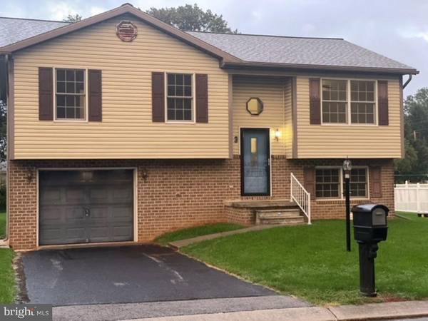 3 ASH DR, Littlestown, PA 17340