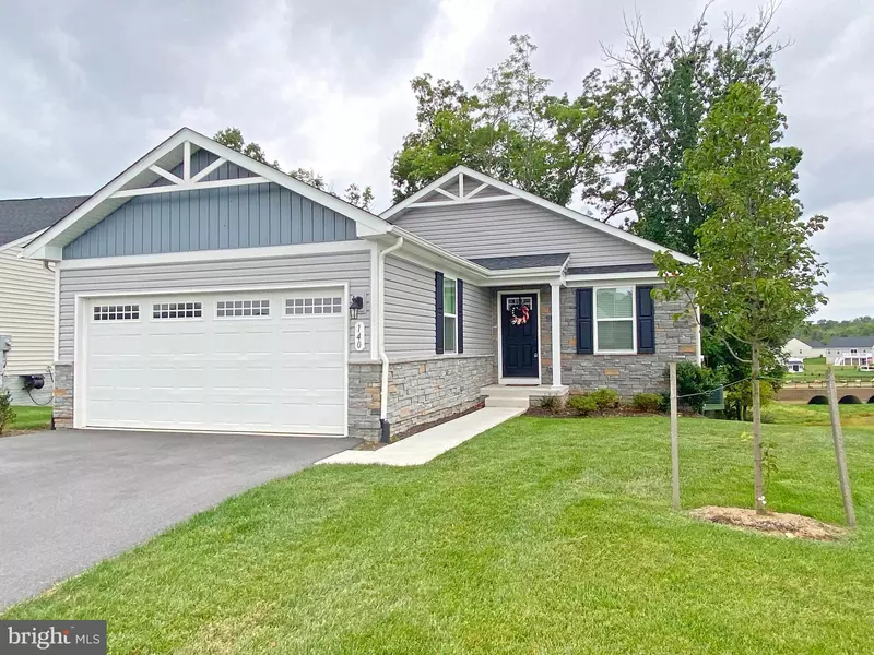 140 CAPE COD CIR, Martinsburg, WV 25403