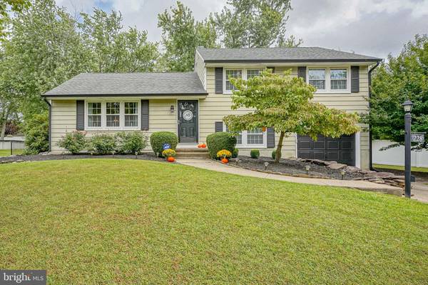 228 DICKENS DR, Delran, NJ 08075