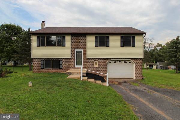 220 PLEASANT VALLEY RD, East Earl, PA 17519