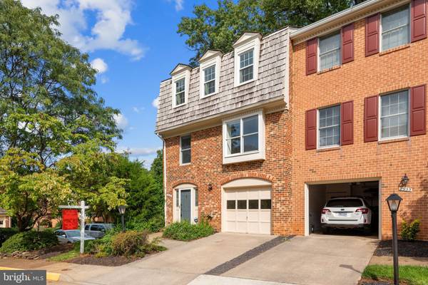 2931 OAKBOROUGH SQ, Oakton, VA 22124