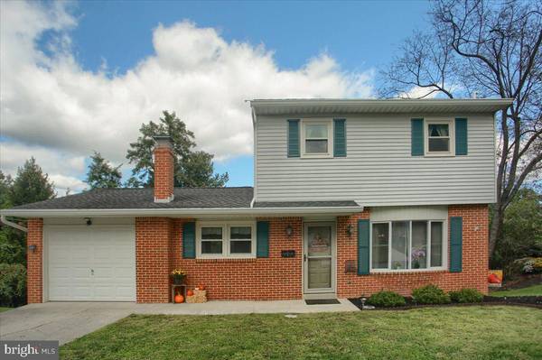 7 FARM HOUSE LN, Camp Hill, PA 17011