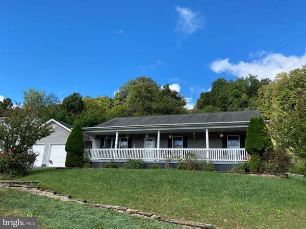 241 SOUTHRIDGE DR, Berkeley Springs, WV 25411