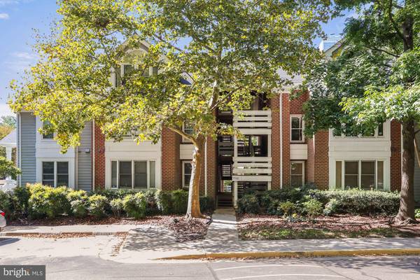 7598 LAKESIDE VILLAGE DR #H, Falls Church, VA 22042