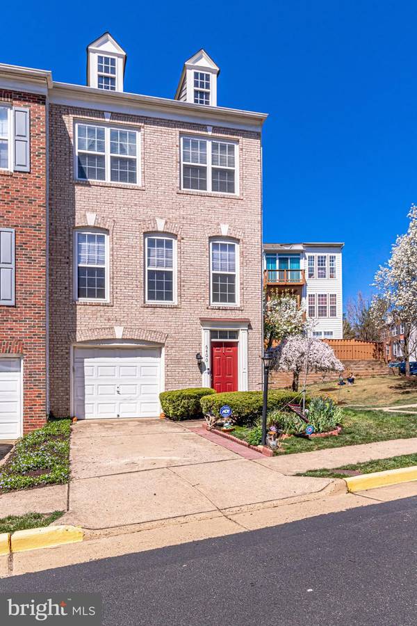 6400 HAWK VIEW LN, Alexandria, VA 22312