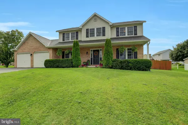 32 INDEPENDENCE DR, Shippensburg, PA 17257