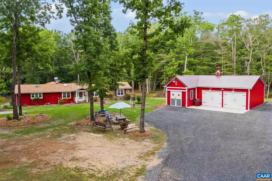 166 CHEROKEE DR, Stuarts Draft, VA 24477