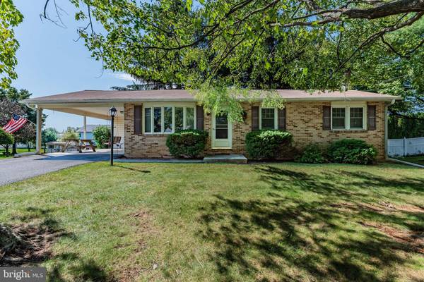 450 HILLCREST DR, Carlisle, PA 17015