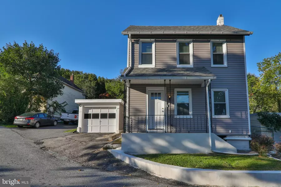 735 HILLSIDE AVE, Bethlehem, PA 18015