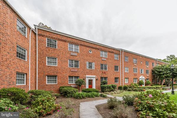 1612 W ABINGDON DR #202, Alexandria, VA 22314