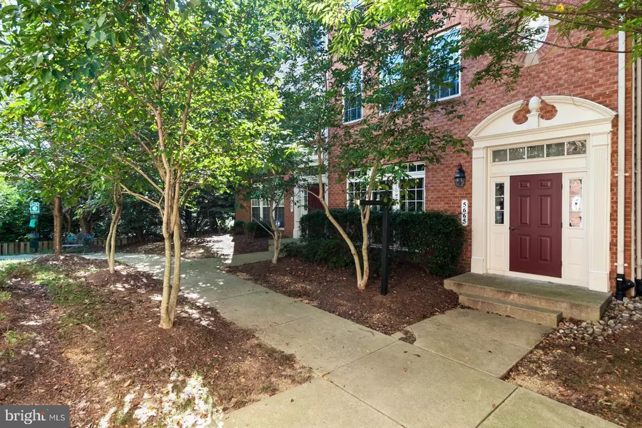 5665 HARRINGTON FALLS LN #D, Alexandria, VA 22312