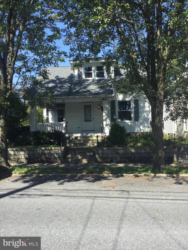 51 FRONT ST, Lititz, PA 17543