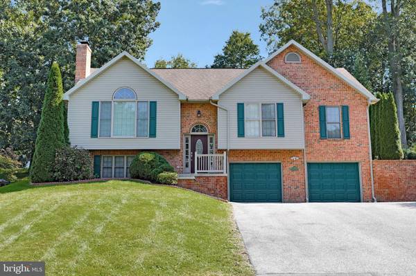 6138 GREENBRIAR DR, Fayetteville, PA 17222