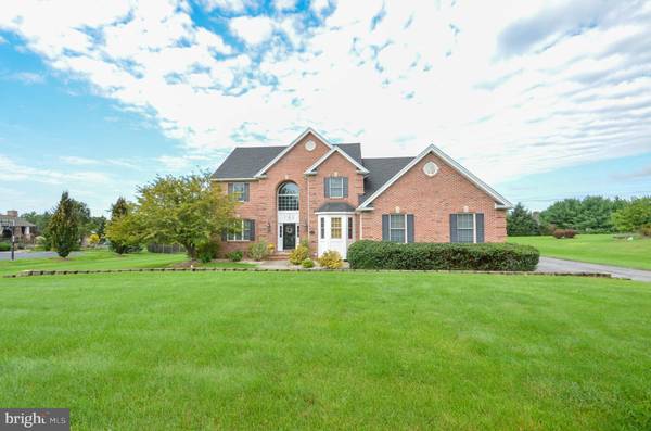 4475 OAKWOOD LN, Nazareth, PA 18064