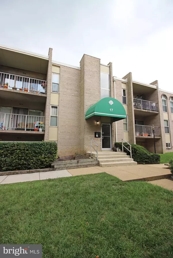 17 CANTERBURY SQ #302, Alexandria, VA 22304