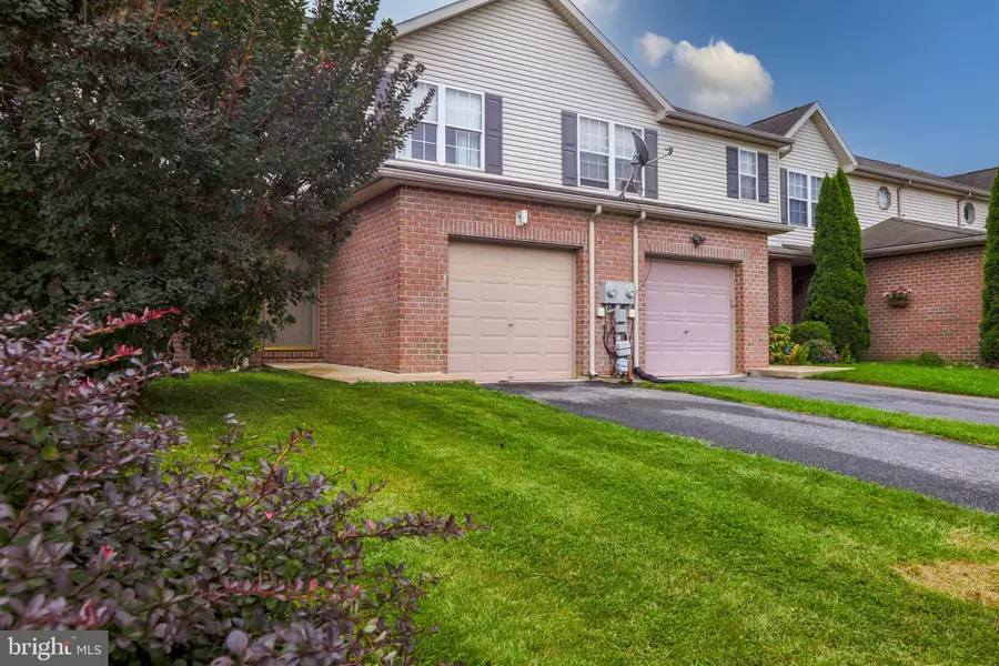 2550 JEANNETTE LN, Easton, PA 18040