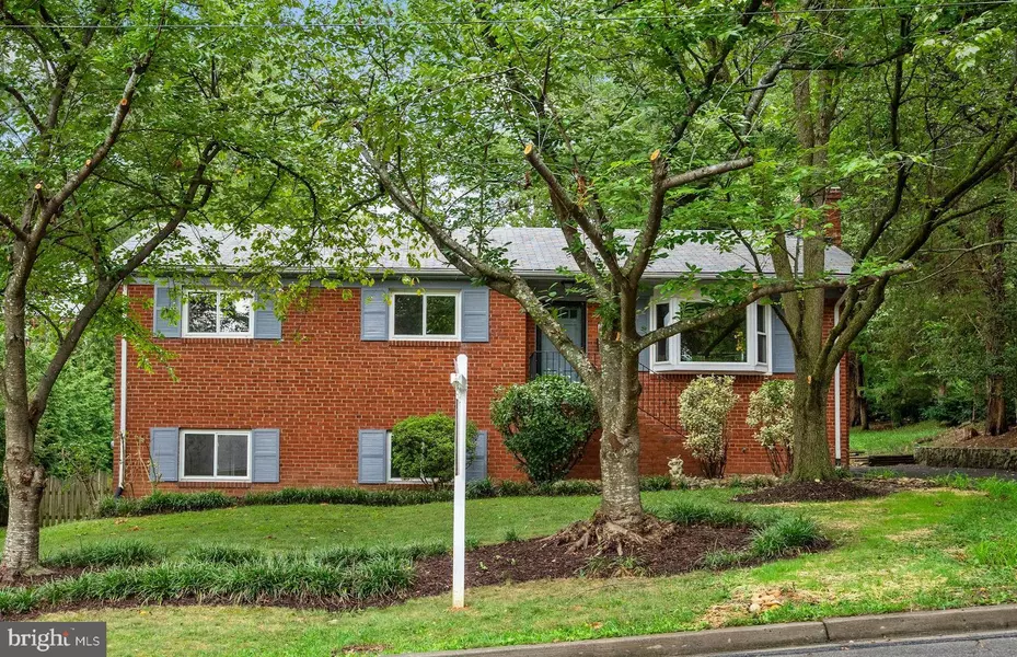 5905 DEWEY DR, Alexandria, VA 22310