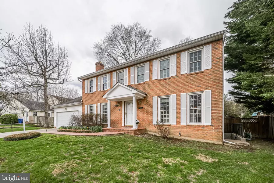 2103 LAKESHIRE DR, Alexandria, VA 22308