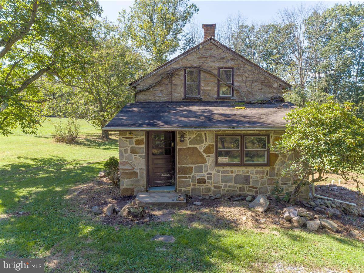 Oley, PA 19547,468 LONG LN