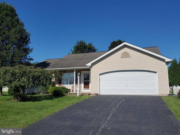 130 TORREY PINES DR, Mount Wolf, PA 17347