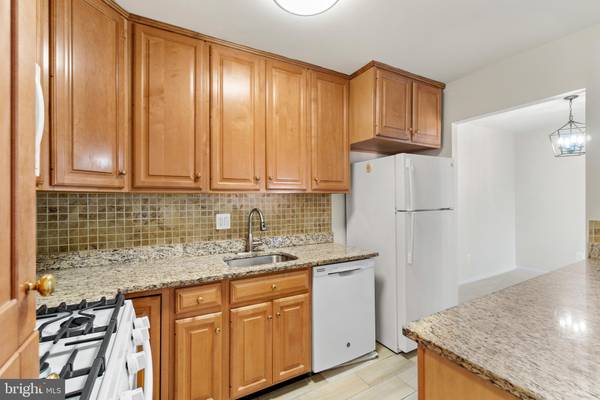 10167 MOSBY WOODS #311, Fairfax, VA 22030