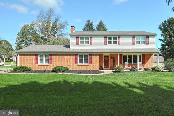 1296 GREENBRIAR RD, York, PA 17404